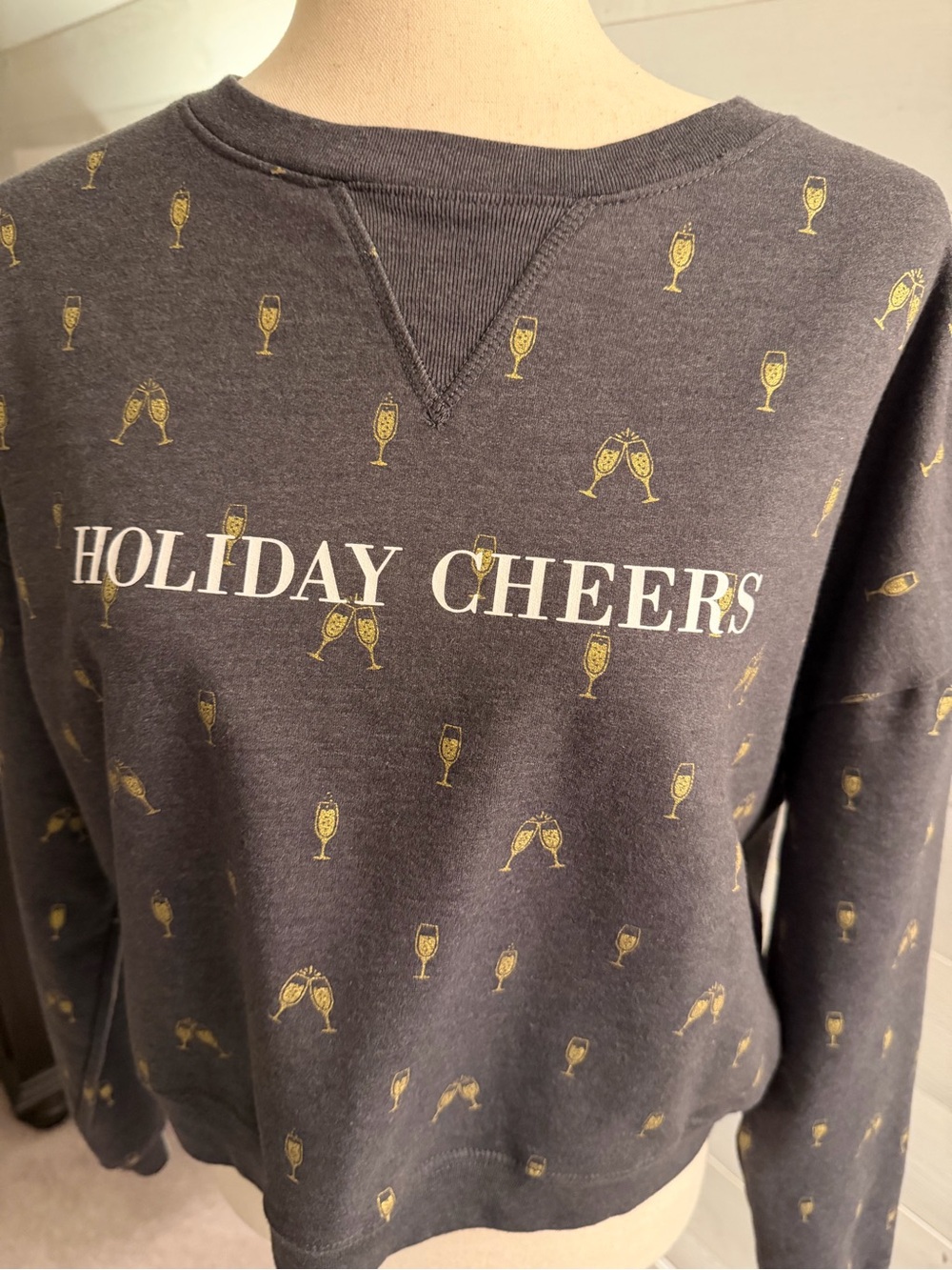 Cropped "Holiday Cheers" Sweatshirt -XL